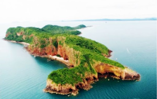 เกาะทะลุ ทะเลสวย ใส ดำปะกาลัง