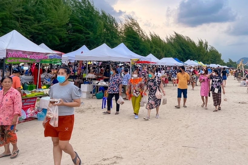 "ตลาดลงเล หาดสามร้อยยอด”ที่เที่ยวประจวบสุดฟิน image