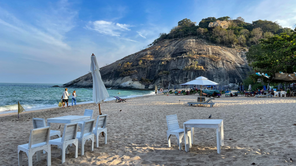 ปล่อยใจไปกับหาดลับสุดสงบ“หาดทรายน้อย” image