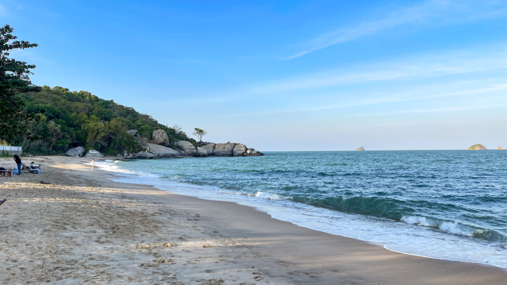 ปล่อยใจไปกับหาดลับสุดสงบ“หาดทรายน้อย” image